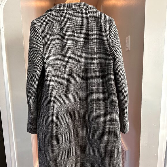 RARE Aritzia Babaton Stedman Coat Grey Plaid Medium - Picture 4 of 4